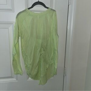 Under armour lime green long sleeve athletic top shirt lightweight small S